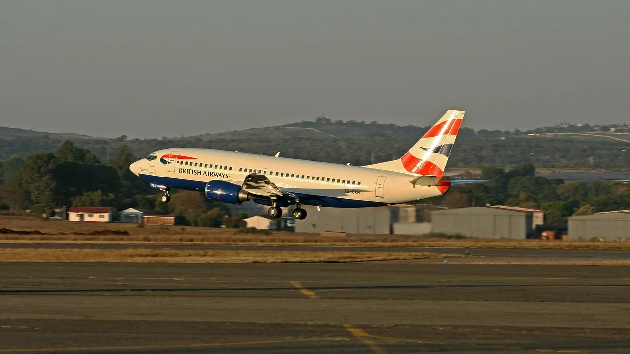 Aeronave Boeing 737 da Gol em rota internacional, vista da janela durante o pôr do sol