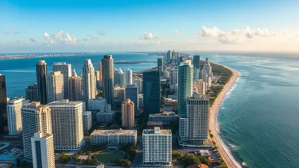 Vista aérea da costa de Miami com o skyline ao fundo e praia de areia branca