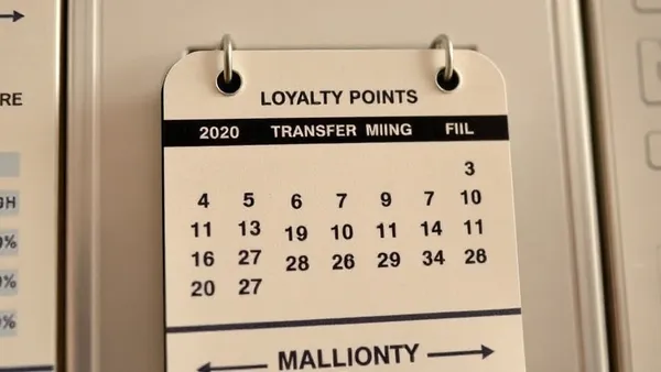 Calendário com pontos de fidelidade e cartão bancário simbolizando urgência de vencimento de pontos para transferência